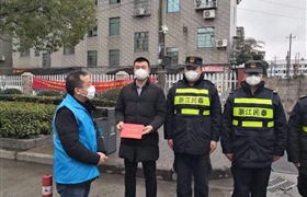 经济开发区总工会主席吴明强看望慰问民泰公司一线防疫队员