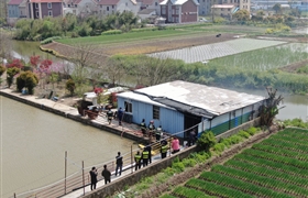 无人机航拍捕捉火情 保安消防员联手施救 ——宗保公司无人机在执行任务中发现火灾并报警