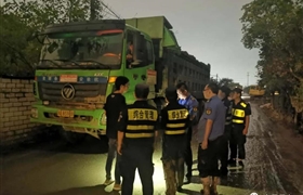 偷倒工程渣土欲逃离 保安赤脚追赶终控制——浙江民泰驻闲林城管辅助项目协助查处偷倒渣土涉事人员