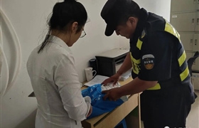 浙江民泰驻东湖市容项目队员捡到快递包裹
