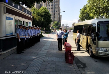 闲林政协主席来到闲林安全工作站进行“送清凉”慰问活动