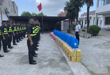 高温慰问送清凉 情系一线暖人心 ——宗保公司开展高温送清凉活动